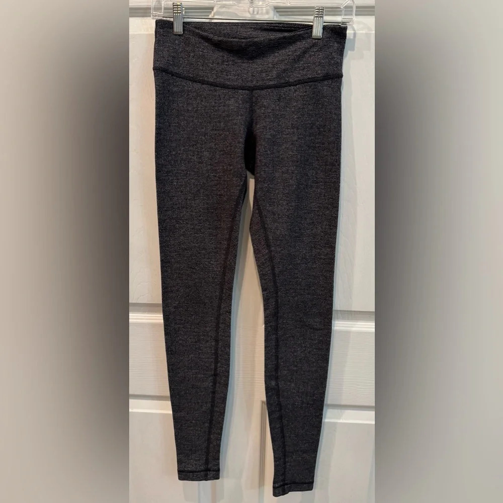 Lululemon Black And White Full Length Leggings Women’s Size 6